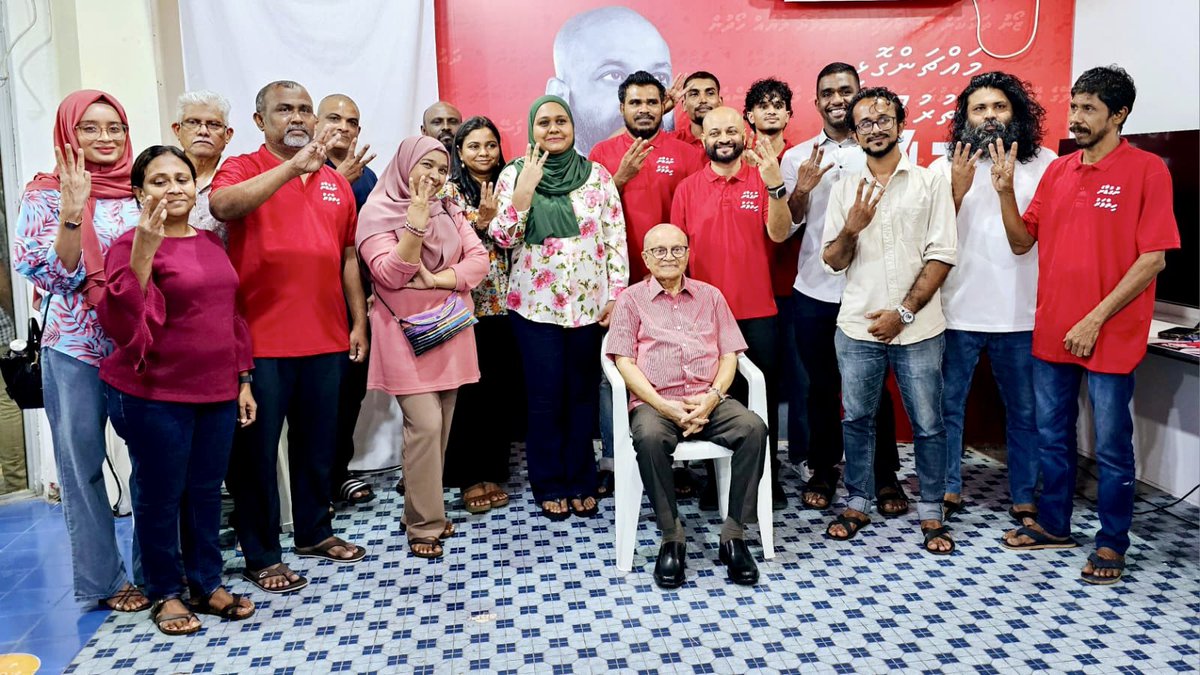 maumoonagayoom tweet picture