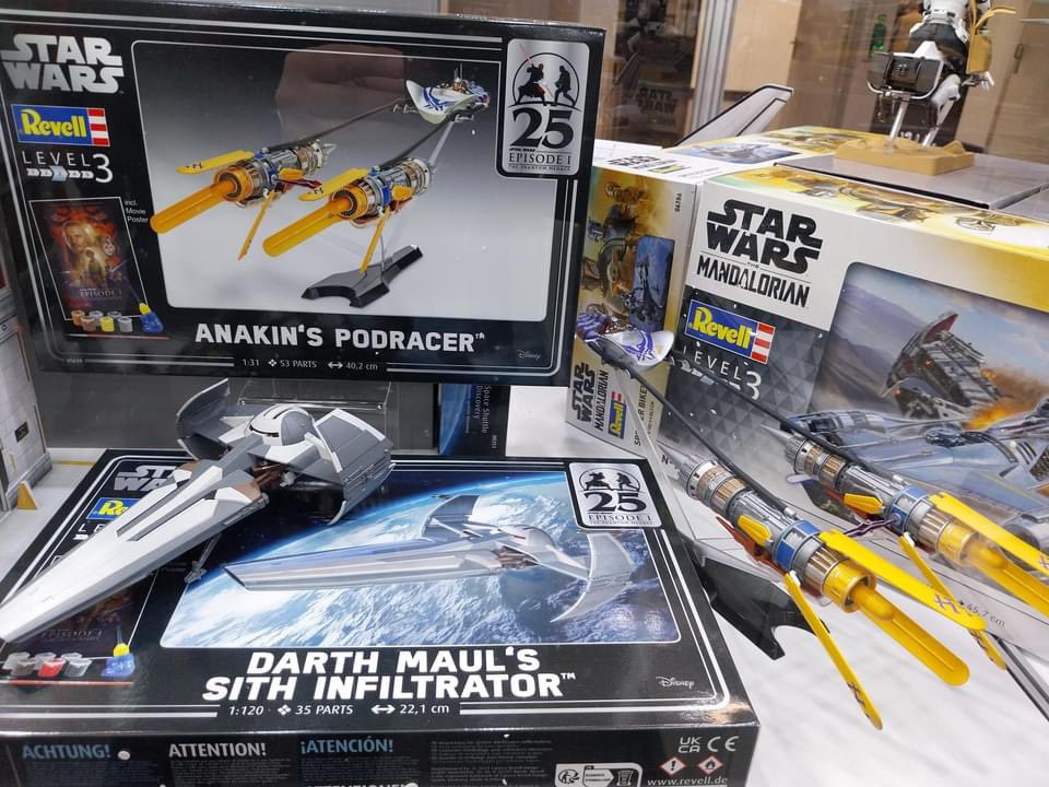 ファントム・メナスの25周年でRevellのプラモデルが再生産されるみたいですね。

あと3年待てばクローンの攻撃も…AT-TEもぜひ再生産して欲しい。
アクラメイター級アサルトシップ発売！なんて嬉しいニュースを聞きたいと思うのは私だけ？w

※写真RevellのFBより転載