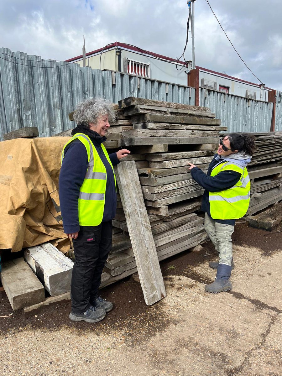 ashwell_timber's tweet photo. It was lovely to see @mooremooreplant visiting the yard recently to select timber for their stand in the Pavilion at @The_RHS this year. 🌳

We can't wait to see the result! ✨

#reclaimedtimber #rhschelsea #gardendesign #timbermerchant #essextimber #reclamation #timberreuse https://t.co/X1Api2PV9h