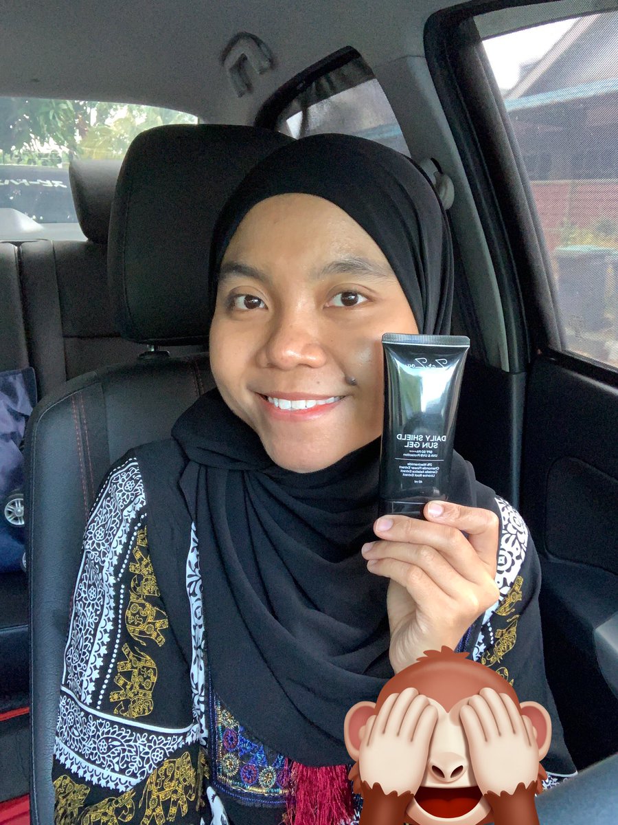 Selalu I nampak dekat TL orang hype yang sunscreen ni #bukanmoisturiser 

Sekali bila I dah try memang betul, this sunscreen memang holy grail for oily skin😘