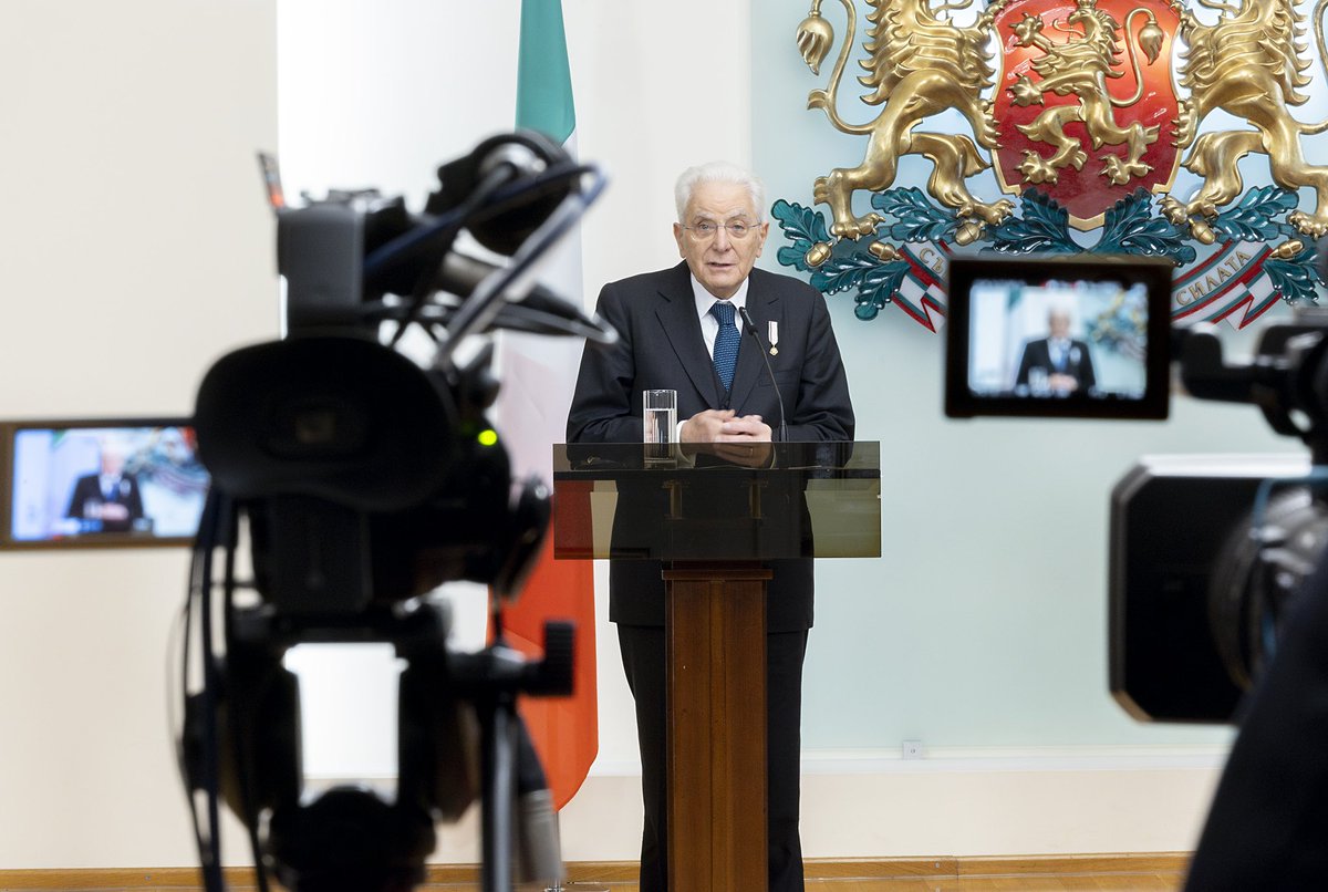 Visita ufficiale in #Bulgaria, le dichiarazioni alla stampa del Presidente #Mattarella 🇮🇹 al termine dei colloqui con il Presidente #Radev 🇧🇬: youtu.be/EsX5swvhW0M?si…