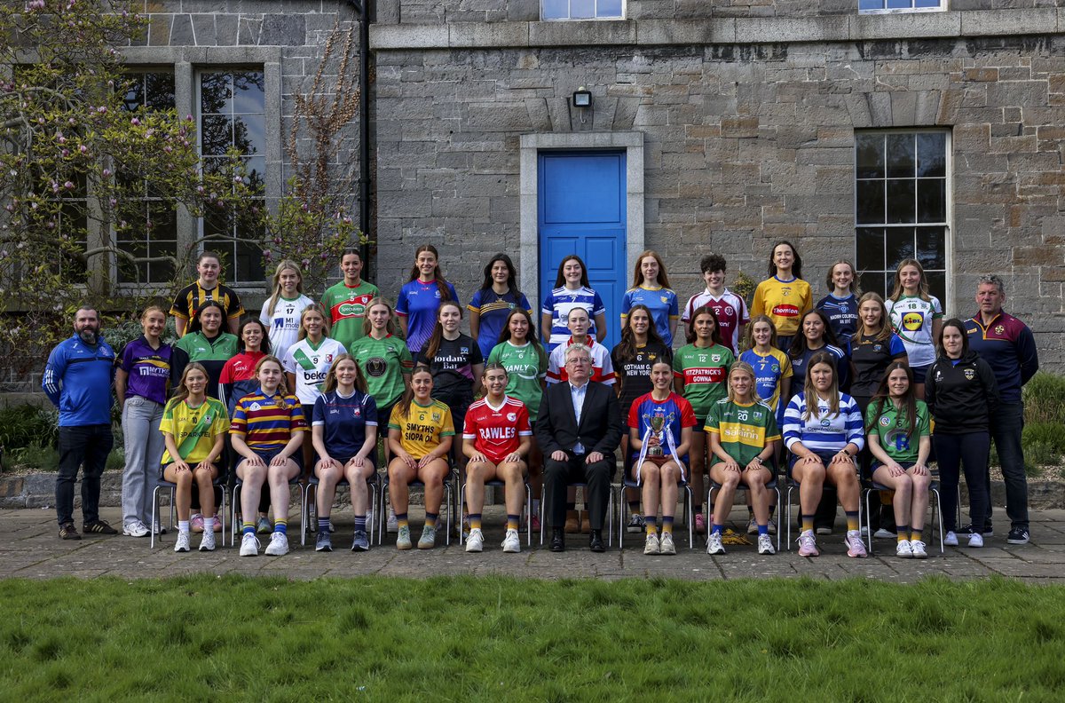 DCUDocEirGAA's tweet photo. It was great to present the @LadiesHEC HEC Cup winning team with their medals this week in @DCU 
A fantastic group of Fresher students representing their clubs and families superbly. https://t.co/FAv4fxEk9p