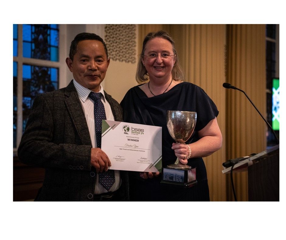 Tianhai Yan Awarded the 2024 Sir John Hammond Award for Outstanding Contributions in Animal Science at the recent BSAS Conference in Belfast @BSAS_org @AFBI_NI Please join us in congratulating Dr Yan on this well deserved honour 👏 👏 buff.ly/3JrZkPX #BSAS #BCBC