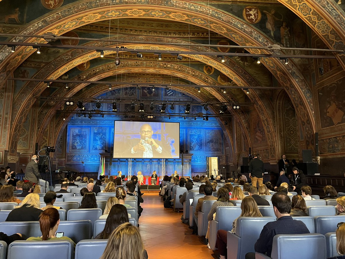 Look at this stunning venue 🤩 Ron Nixon, VP News @AP on screen at a session about building the future of investigative reporting #ijf24