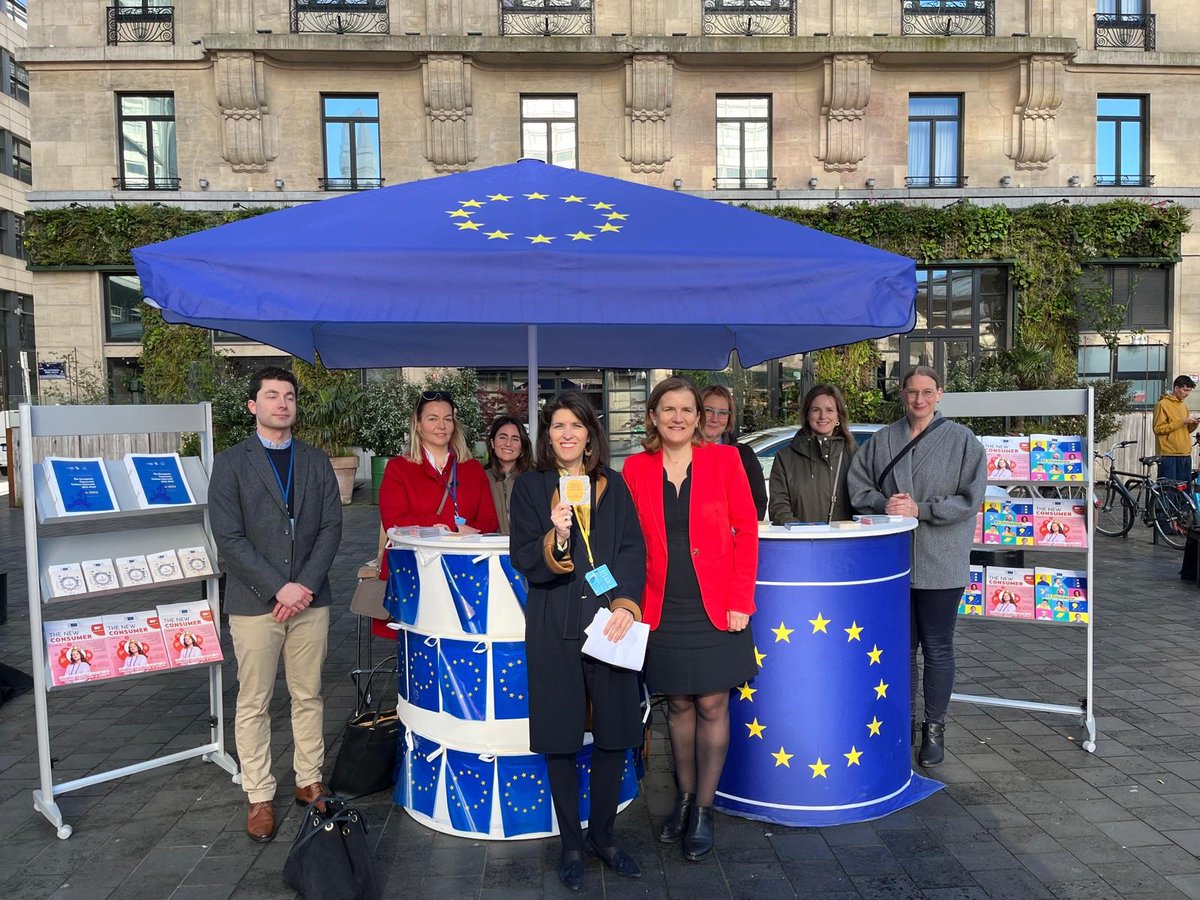 EU_Consumer's tweet photo. 🇧🇪 Secretary of State @AlexiaBertrand_ just visited our information stand in the margins of the #ConsumerSummit. 

Come join us too at Place Rogier for a chat about your #ConsumerRights. We'll be there until 17:00👋

You can also follow the Summit plenary: https://t.co/ssfQujARFy https://t.co/btZImrsOBq