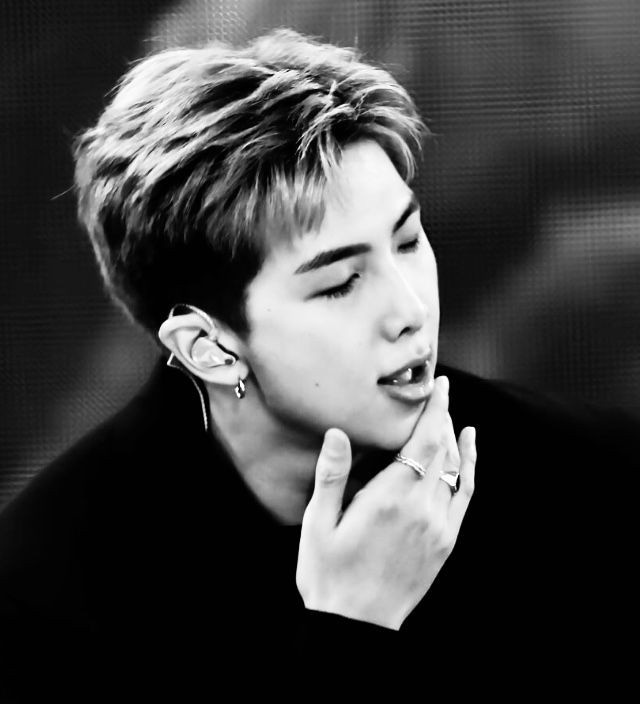 rocio2seok's tweet photo. @evaramos667 Dejo esto por aquí........💜💜 https://t.co/7fR7gB4llk