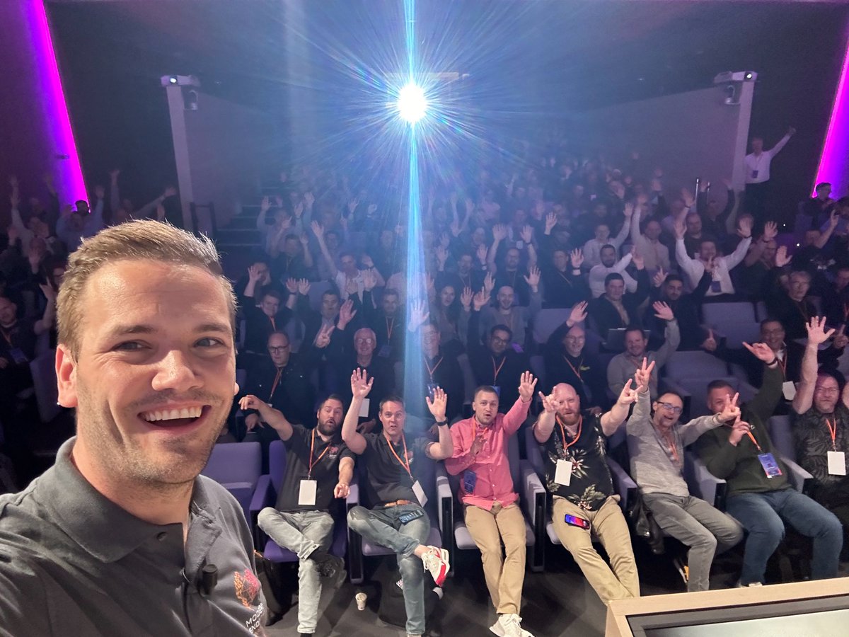 Brinkhoff_C's tweet image. 👋 live from the hashtag#MEMSummit 2nd day keynote in Paris! We have so much fun! #WindowsintheCloud #Windows365 #Vision