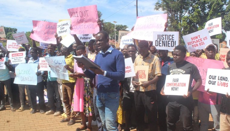 #Oil: landowners storm Hoima High court, demand better compensation. Top on their grievances is how court ruled against them within 4 days without a fair hearing after they were sued by the Attorney General on Dec 4, 2023. #RUKIGAFMUpdates