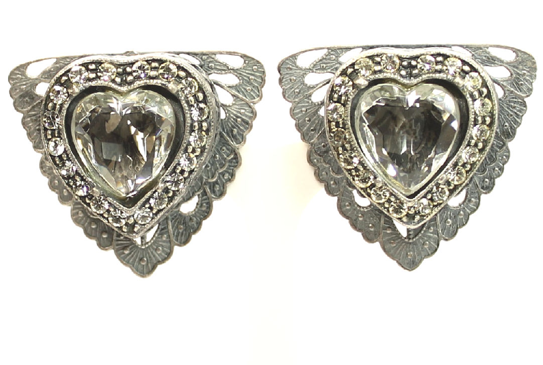 Antique 'Heart' Crystal Silver Tone Clip-on Estate Earrings

Length 1 1/4 inches

Good Condition

$25.60         bit.ly/435kU4T  #jewelry   #earrings