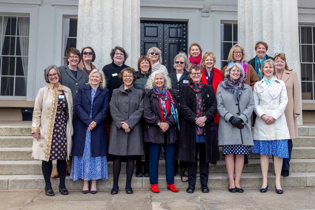 40 years ago, the first platoon from the Women’s Royal Army Corp (WRAC) commissioned from Royal Military Academy Sandhurst. 18 members of the original platoon were reunited at Sandhurst. Forces news YouTube feature. army.mod.uk/news-and-event… #Sandhurst #TBT #ThrowbackThursday