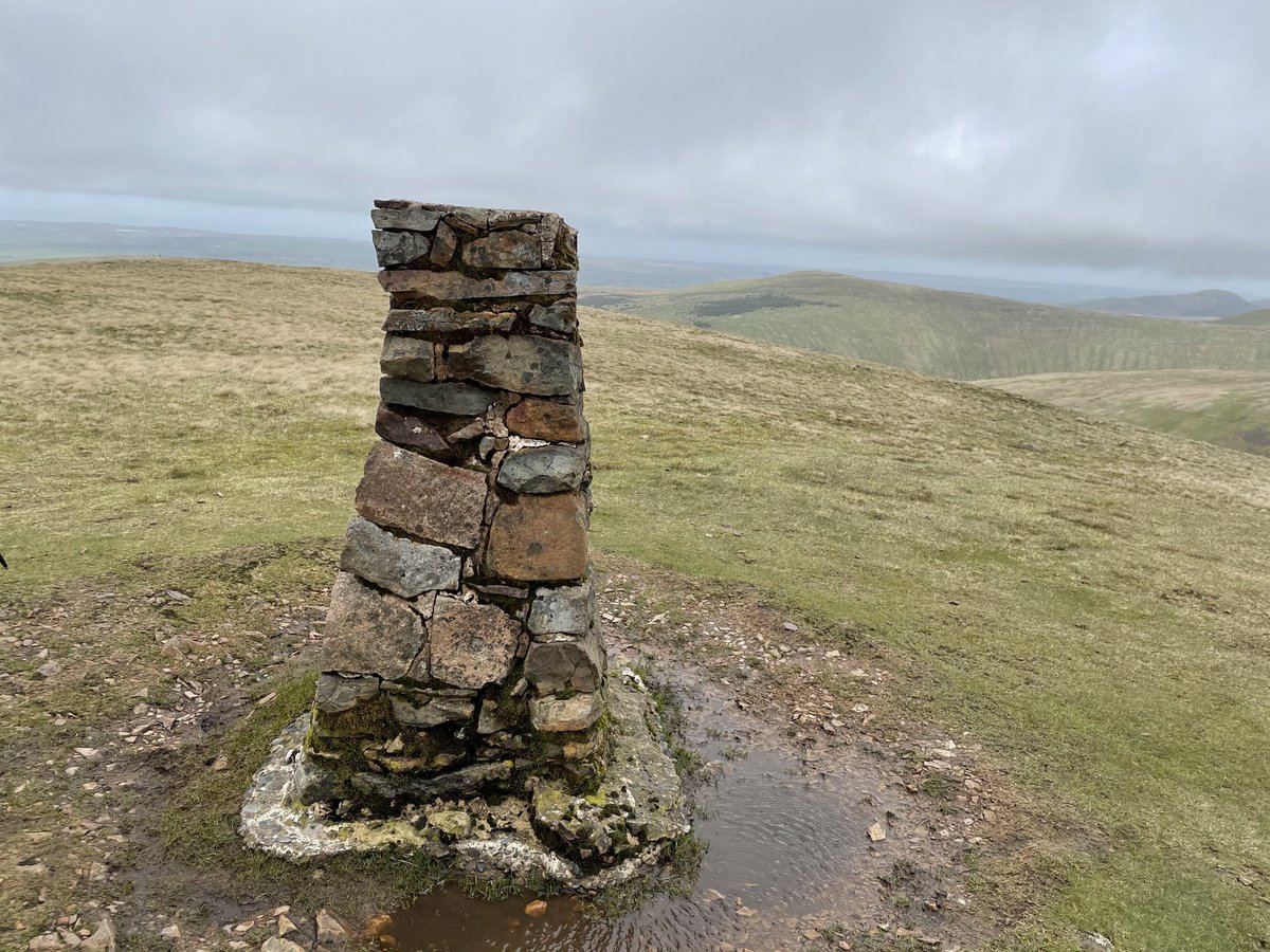 Luvvly windy sunday walk to Lank Rigg ....
@TrigThursday   @trigbagging 
#trigpointthursday