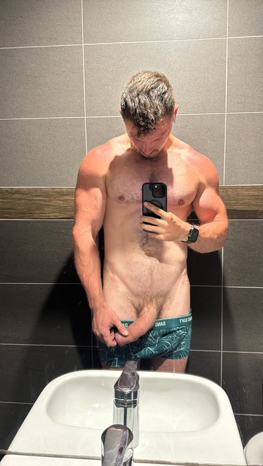 Retweet if you like uncut dick 👅😈 https://t.co/3AwGsjeLwg