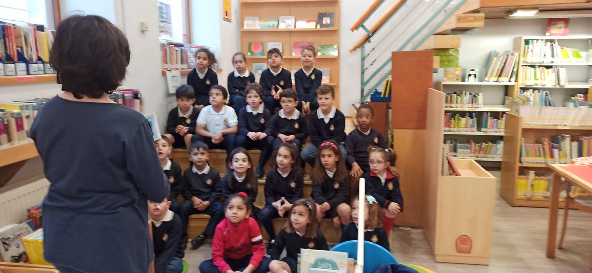 En 1°A comenzamos la mañana dando alas a nuestra imaginación en la Biblioteca Martín Abril.
#somoshuelgas @educacyl @escacyl @redbmvalladolid