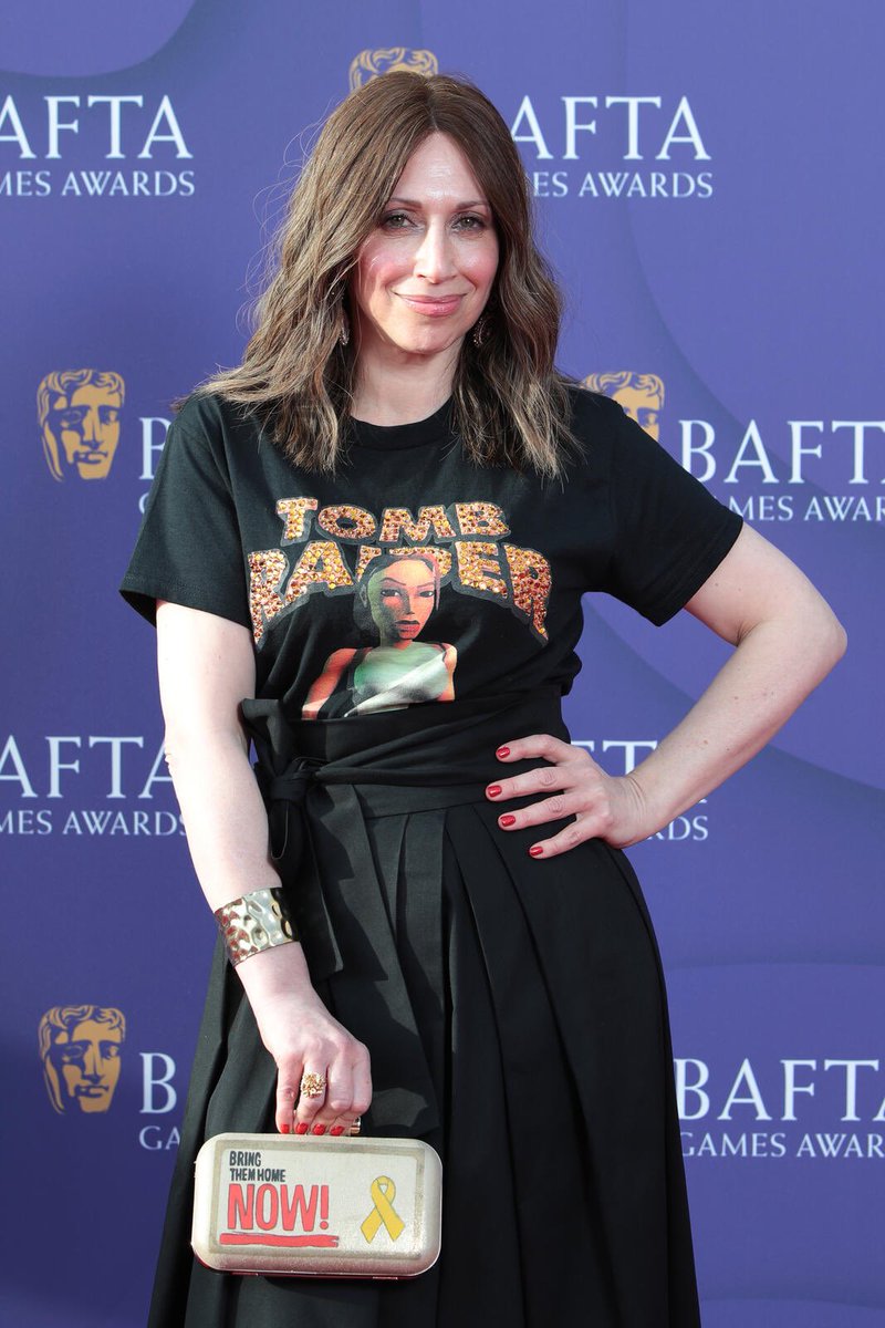 BlondShelley's tweet photo. A whole week since this happened.Still on a high from the thrill of being invited by @BAFTAGames to present the award for New Intellectual Property. An honour & a privilege I will cherish forever.
Thank you #KateGreen #ShaneAnthonySinclair @GettyImages πΈ https://t.co/Q9AXm4yDg1