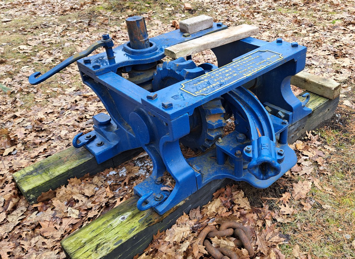 UteSchmid's tweet photo. @ViewFromShikhar Thanks for inviting us to share #bluephotography. a piece of a #mightymachine from the heavy equipment gallery at the #SimcoeCountyMuseum in #minesingontario. #ResidentialTourist #Snowflakelady https://t.co/Cla0ZxCv9p