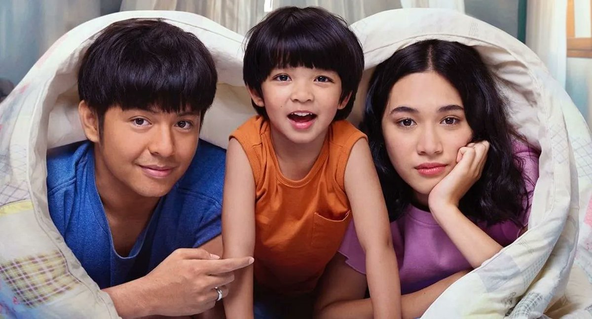 diidot's tweet photo. Mas-mas early 30s nangis sesenggukan siang bolong di bioskop. Itu gue pas nonton Dua Hati Biru. Masih amaze dengan cara film ini menyampaikan materi yang berat dan sensitif, dengan gaya yang amat ringan, hangat, dan mengenai sasaran yang tepat. 

Jadi ini hal yang bisa ditangkap tentang Dua Hati Biru, dari pov seorang yang pernah gagal dalam pernikahan.
