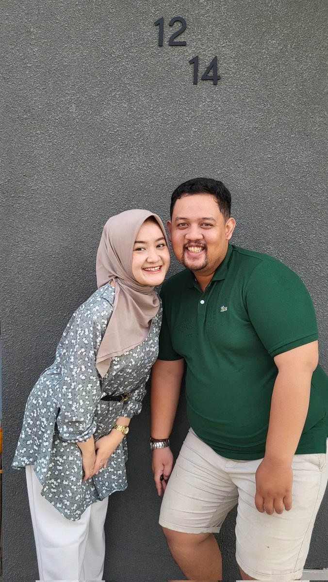 FRCSYHR's tweet photo. Masyaallah lebarannya dah berdua ciee :3 

Minal Aidzin Wal Faidzin manteman🤍
Fr: pasutri baru✨️ https://t.co/R3KVZcEWnk