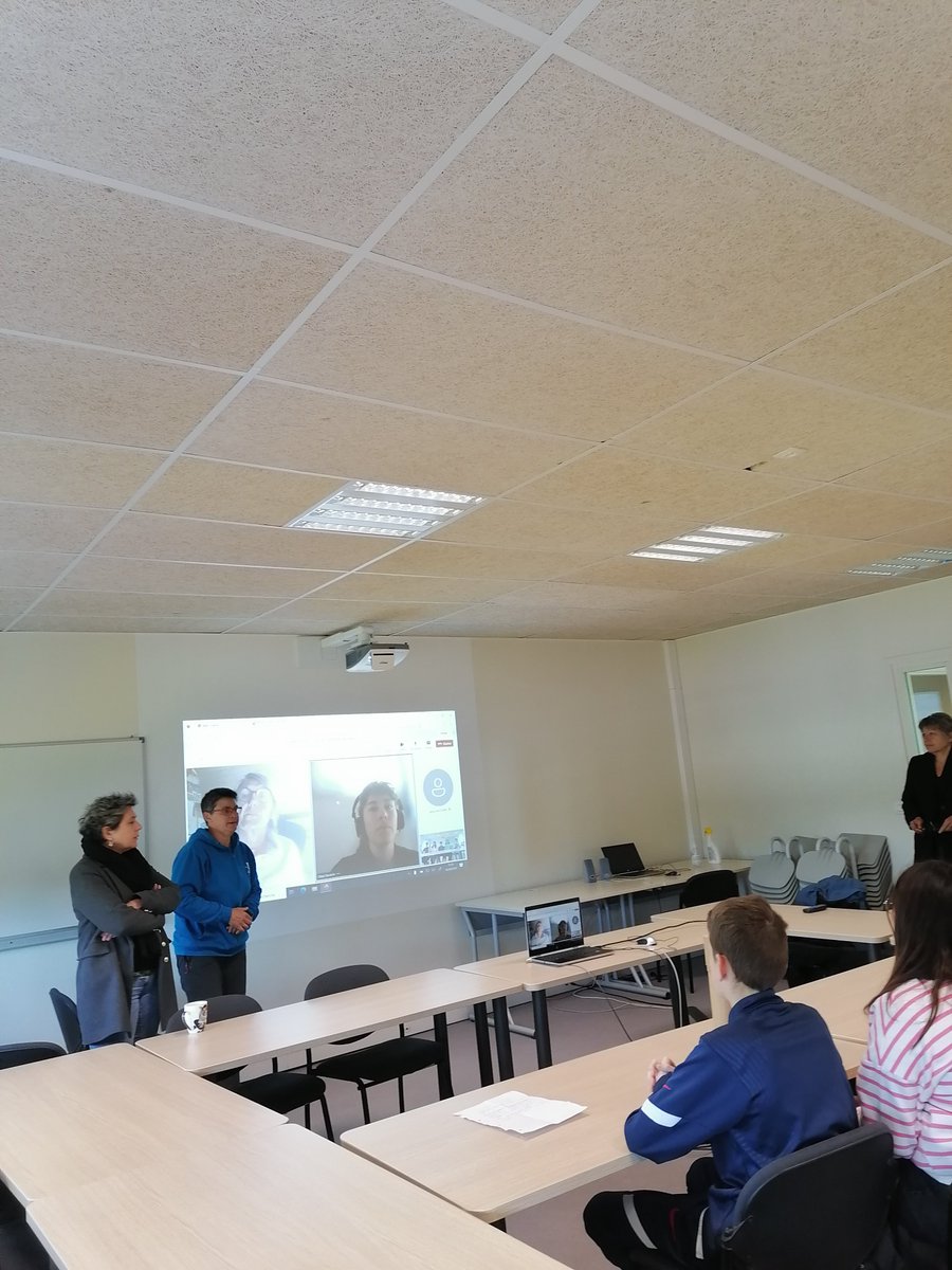 CorinneMeleard's tweet photo. #EPA Mini entreprise college Noël du Fail
Pitch Ce matin devant Le jury
#Crousty gourde, la gourde qui vous fait croquer la vie à pleine dents"les élèves représentants assurent👏 Merci aux enseignantes encadrant la mini entreprise en 4e 🙏🙏🙏 https://t.co/WpyKpMbU5q