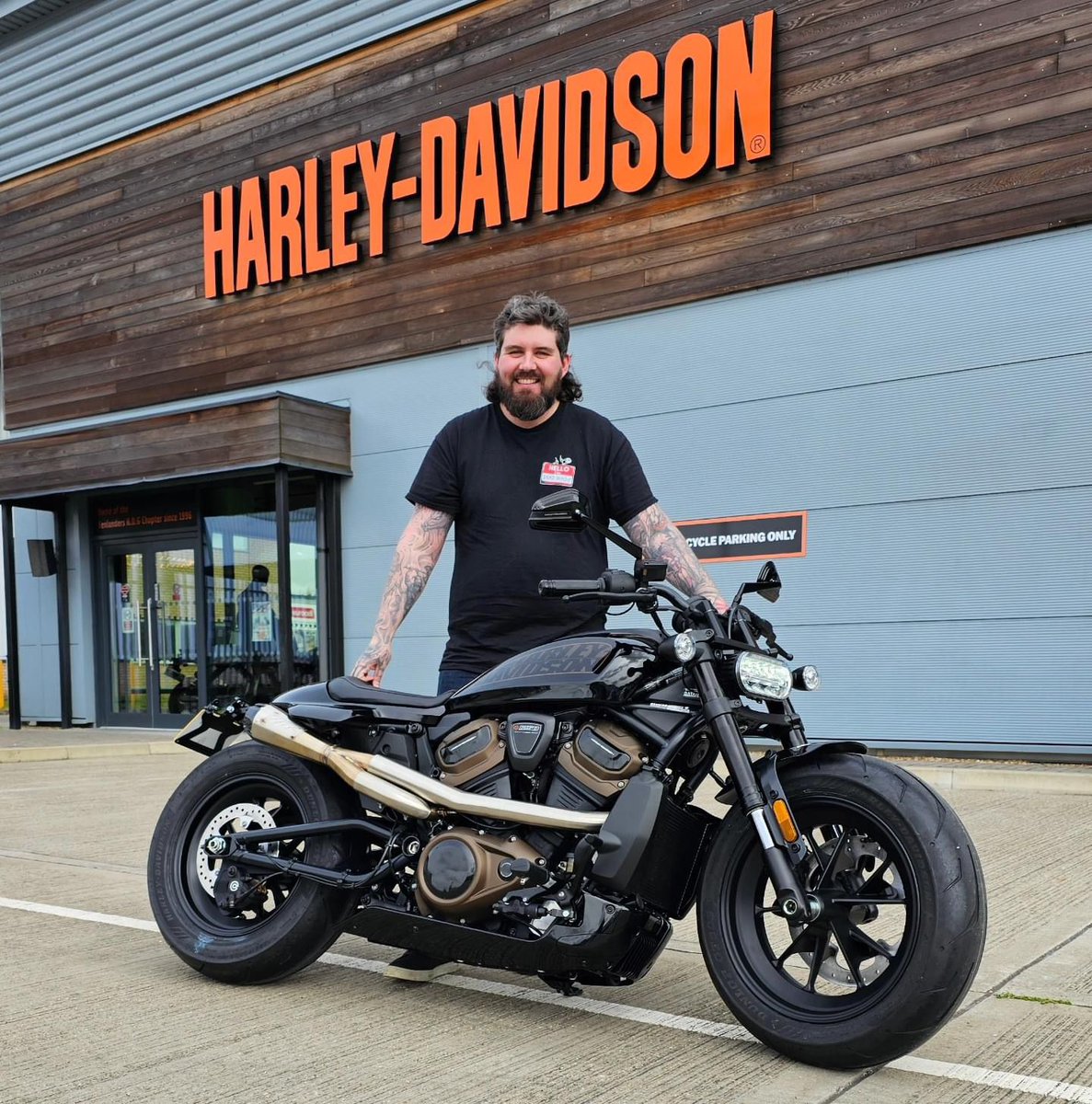 Eyeing a dream purchase? Saturday shifts are your golden ticket. Cheers to our contractor Kyle for sharing the picture of his new Harley Davidson and showing how those extra Saturday shifts can turn dreams into driveway reality! 🏍️ 🎉 #ExtraShift #Contracting #Automotive