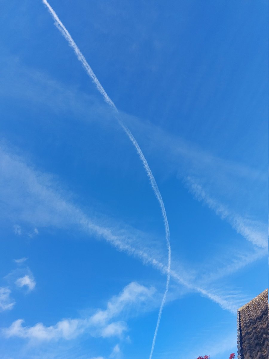 After a couple of weather modification free days the #skybastards are back with a vengeance with their #CrimesAgainstHumanity #chemtrails #Cloudseeding 
#thedimming
#blockingthesun 
It's a disgrace and some people really need to #lookup and take notice, an made destruction