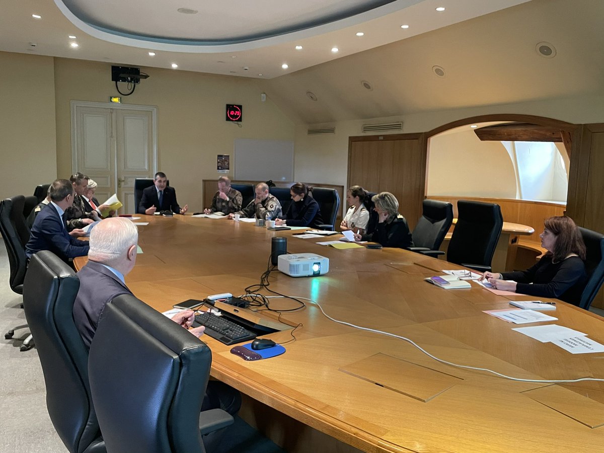 Le CA de Terre Fraternité se réunit actuellement aux Invalides : présentation du budget, des actions en cours, de l'avancée du rapprochement avec l'ADO... Nous sommes tous heureux et fiers de nous mobiliser pour les blessés et des familles endeuillées de l'armée de terre !