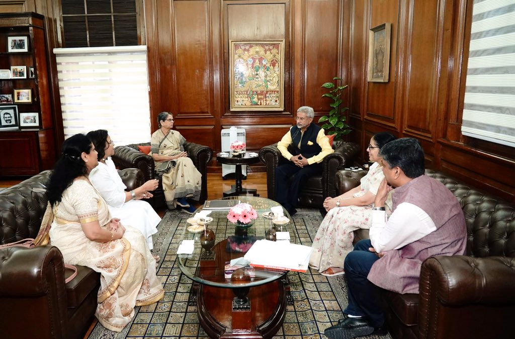 Happy to meet the leadership of Bharat Stree Shakti. 

Appreciated their thoughts on projecting India’s socio-economic developments at the international level.