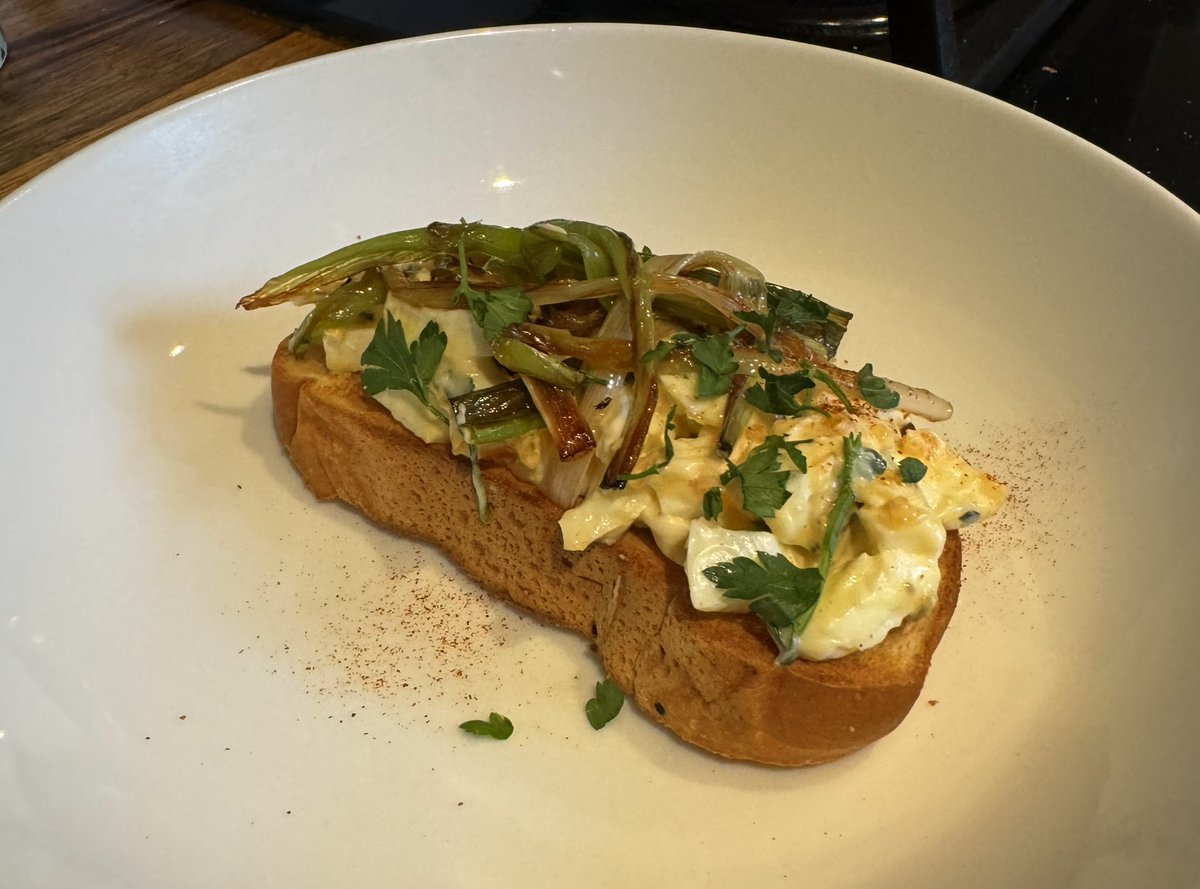 Morning! Egg mayo. Salty capers, sweet charred spring onions 🥰 #Foodie #recipe #foodphotography