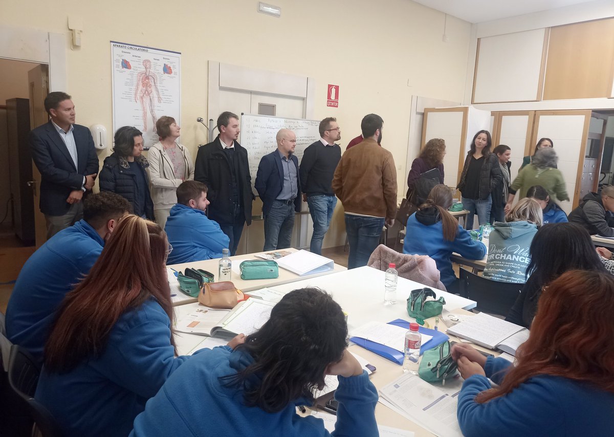 OPECantabria's tweet photo. Visitaron la @adl_torrelavega, que proporciona oportunidades de formación y empleo, especialmente a jóvenes en riesgo de exclusión y tiene un trasfondo histórico relevante al haber sido guardería para las familias de los trabajadores de #SNIACE. @LottiProject @interregeurope https://t.co/ClzZ37Yqh3