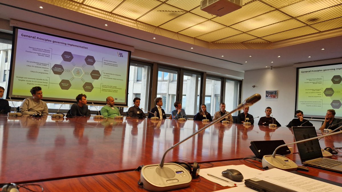 Masterclass 2023 visiting DEFIS in the Breydel building of the European Commission. Highly interesting presentations on major European cooperation programmes like EDF, EDIRPA, EDIS, EDIP etc. Meer info en deelname aan de Masterclass 24/25: eurodefense.nl/masterclass