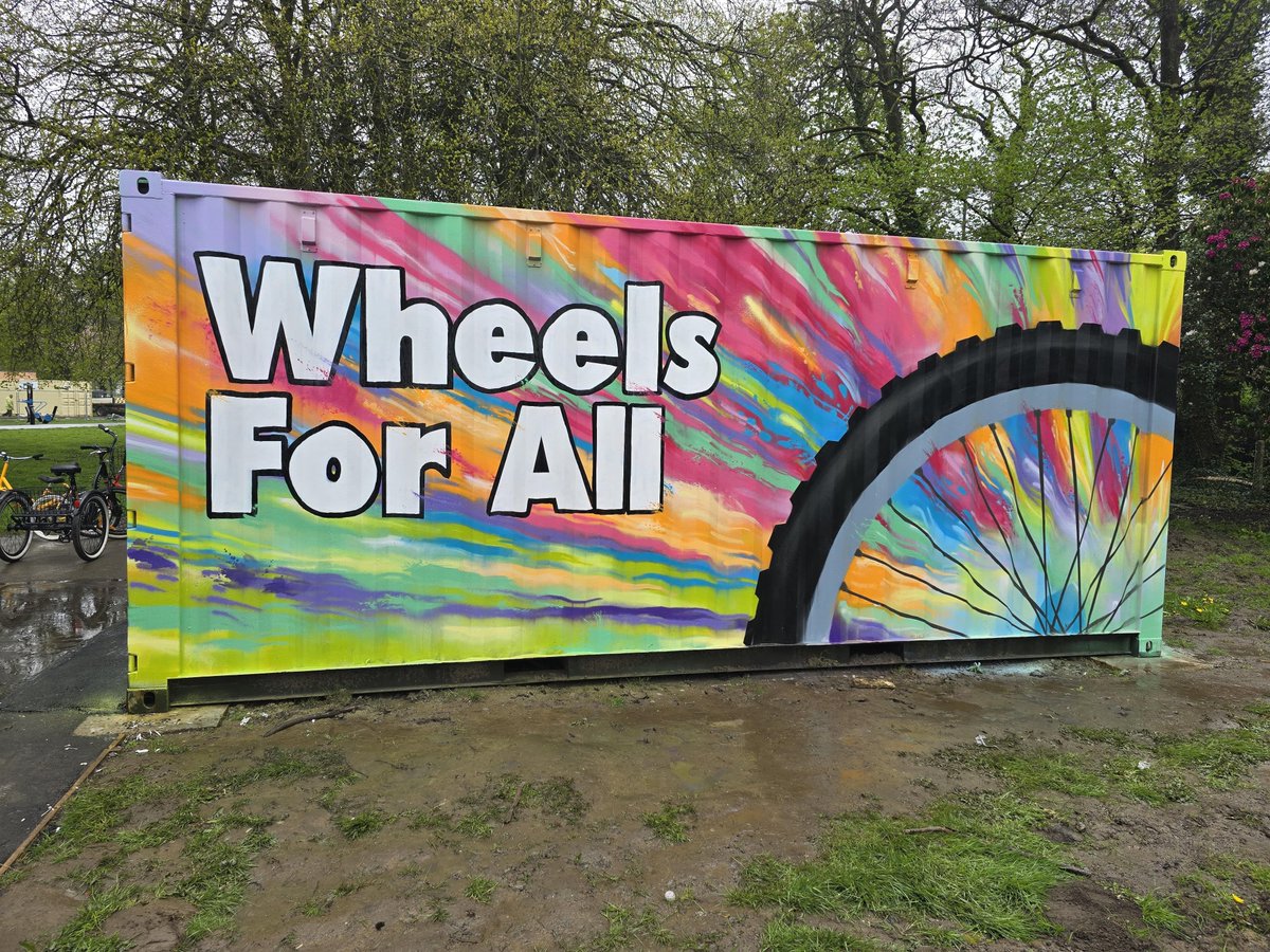 NewportLiveUK's tweet image. 🎨 The new graffiti art on the Wheels For All containers at Tredegar Park is starting to take shape! 🚲✨ Can&apos;t wait to see the vibrant transformation unfold! Stay tuned for more updates! 🎉🖌️ #GraffitiArt #CommunityProject 

👨‍🎨 Andy O&apos;Rourke