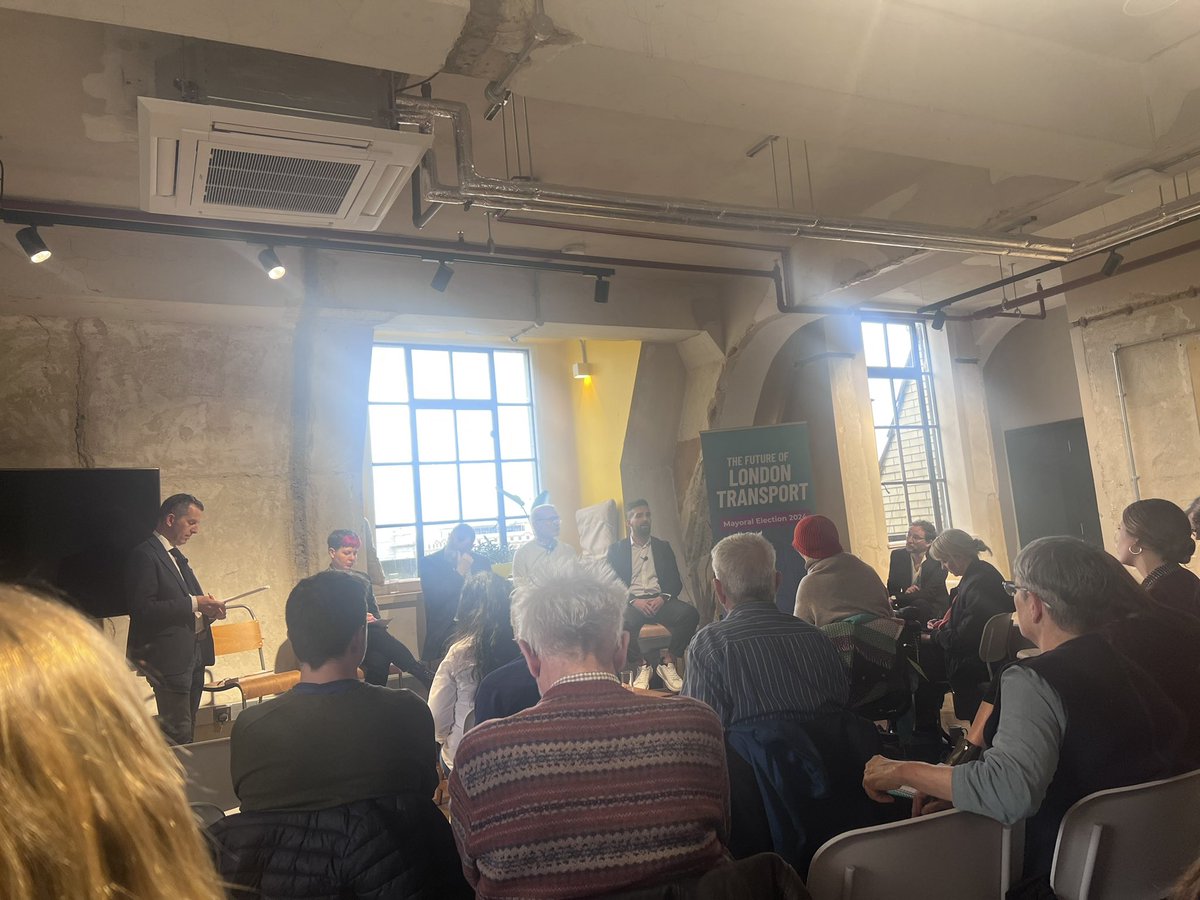 Great to attend the #LDNtransport hustings yesterday. Our analysis shows that the majority of primary age school run car trips happen between 1-2 miles travel distance from school - so we asked candidates how they would improve public bus services for the school run ..