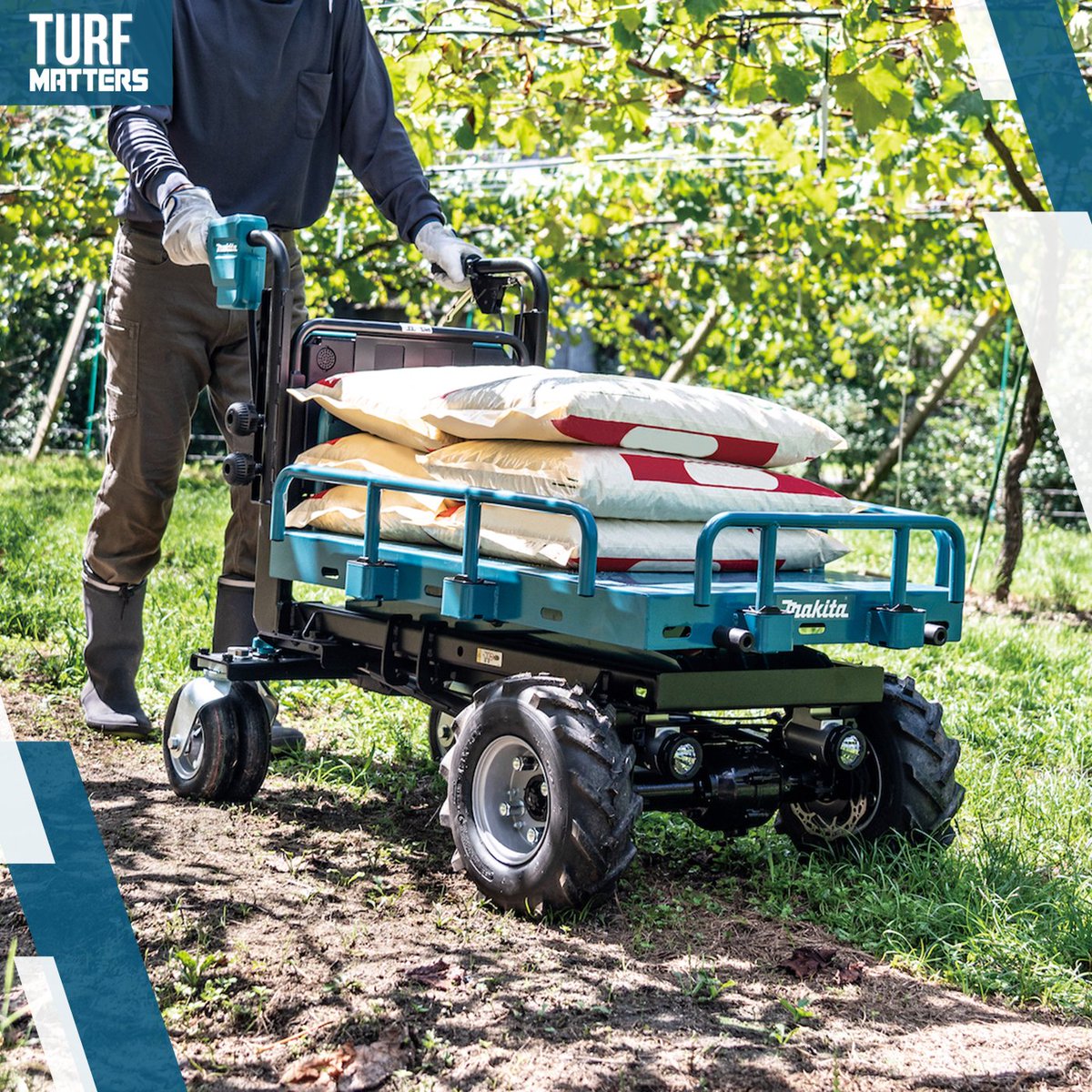 #TurfNews Power tool manufacturer @MakitaUK has added a new battery powered wheelbarrow to its extensive LXT outdoor power equipment range. The DCU601 is equipped with an electric lift for even easier loading and unloading. Read more 👉 turfmatters.co.uk/easy-transport…