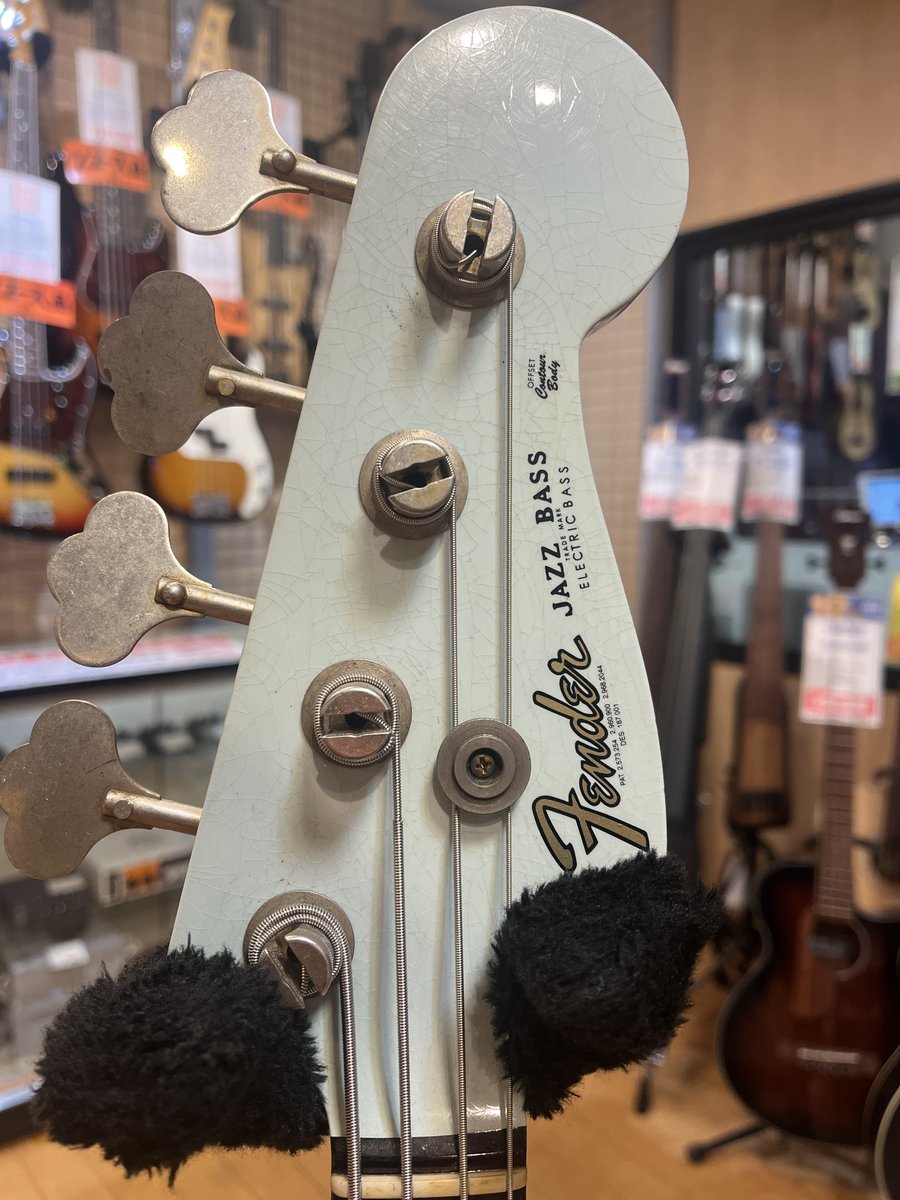 ＃Fender Custom Shop Custom Shop 1963 Jazz Bass Journeyman Relic (Faded Aged Sonic Blue)が入荷！！ サウンドは言わずもがなパーツのくすみや塗装の質感、長年かけてエイジングされたかのような見た目がたまりません🫶 🔽商品ページはコチラ🔽 ikebe-gakki.com/Form/Product/P…