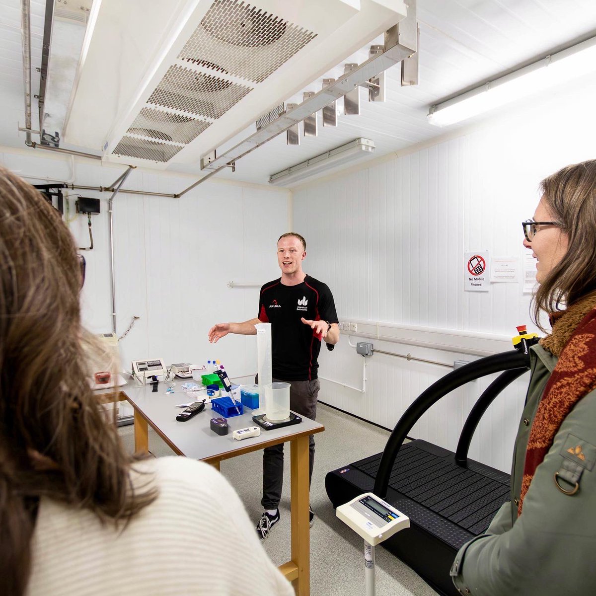At our #BedsTalks lecture yesterday we were fascinated to hear @uniofbeds_SSPA academics Dr Michael Newell & Dr Jeffrey Aldous and PhD students Hannah Foladi & Sean Sage discussing eating, drinking & exercising in a warming world alongside workshops in our sport science labs!🏃‍♀️🌡️