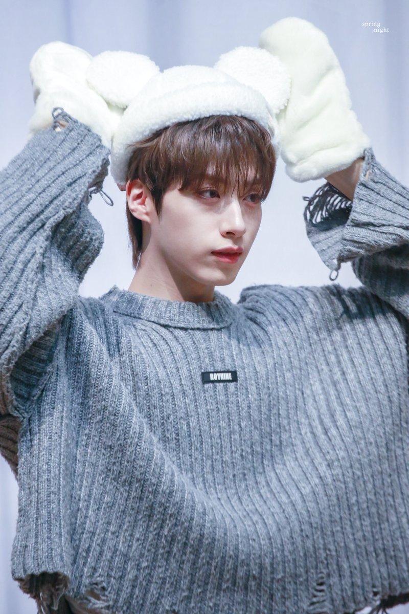 springnight_01's tweet photo. [240203] 메이크스타 팬사인회 시온  

 💜💜

#원어스 #ONEUS #ワンアス #시온 #XION #シオン #손동주@official_ONEUS https://t.co/YCpLQ9grUQ