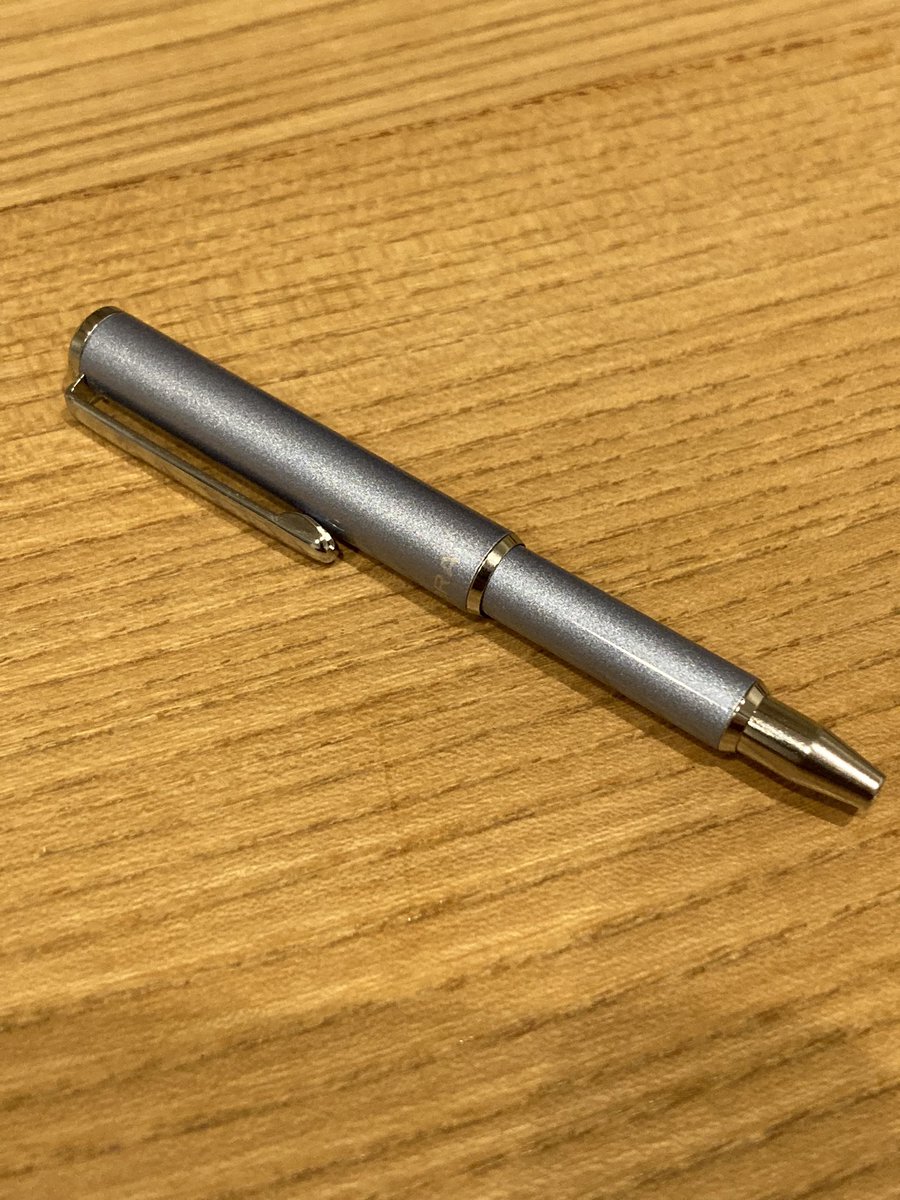 naoya0146's tweet photo. 大阪、グランフロントのSmithさんにて、気になってたゼブラのSL-F1miniを発見🖊️
ダイソーバーンにぴったり❗️
#いまる民 #SLF1 #ミニペン https://t.co/4kPA97nzz6