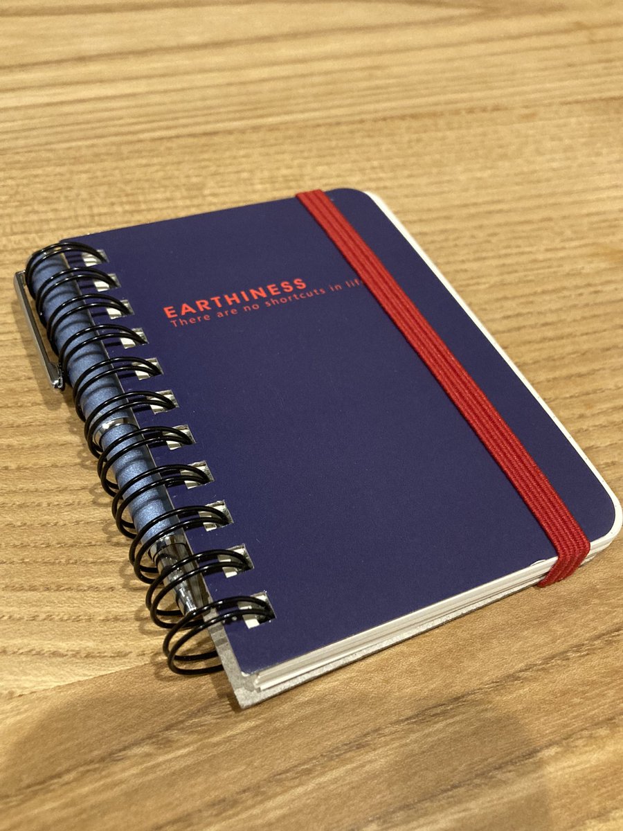 naoya0146's tweet photo. 大阪、グランフロントのSmithさんにて、気になってたゼブラのSL-F1miniを発見🖊️
ダイソーバーンにぴったり❗️
#いまる民 #SLF1 #ミニペン https://t.co/4kPA97nzz6