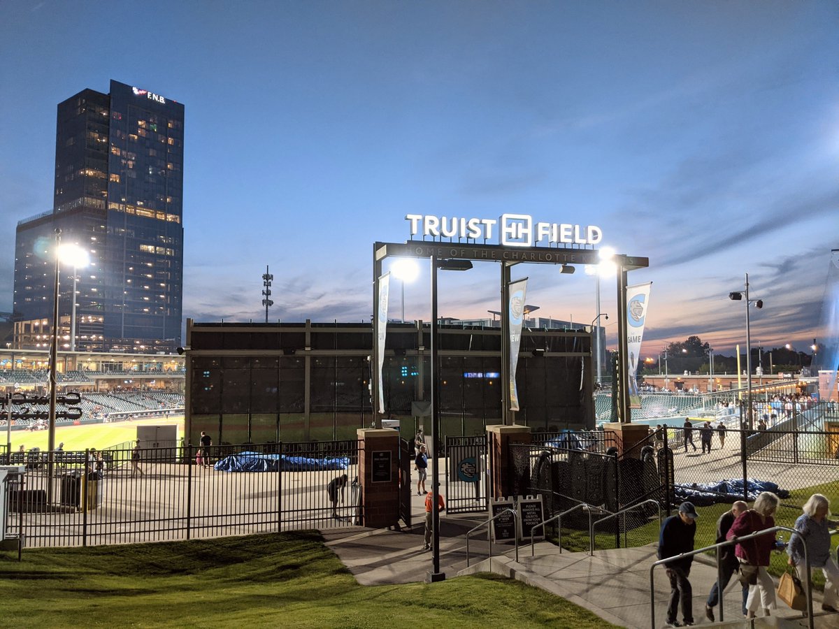 Truist Field (@KnightsBaseball) is a must-visit ballpark for many reasons, including the fact that it offers some of the best selfie backdrops out there. My latest blog post identifies several spots around the park to visit with your best selfie smile. 🤳 theballparkguide.com/blog/5-places-…