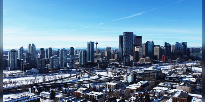 Calgary has a new brand and it's looking up. 'Blue Sky City' has been unveiled as the new identity for the city after nearly two years of work and consultations with 129 organizations across 26 sectors. @cityofcalgary #Rebrand #LocalGov calgary.ctvnews.ca/blue-sky-city-…