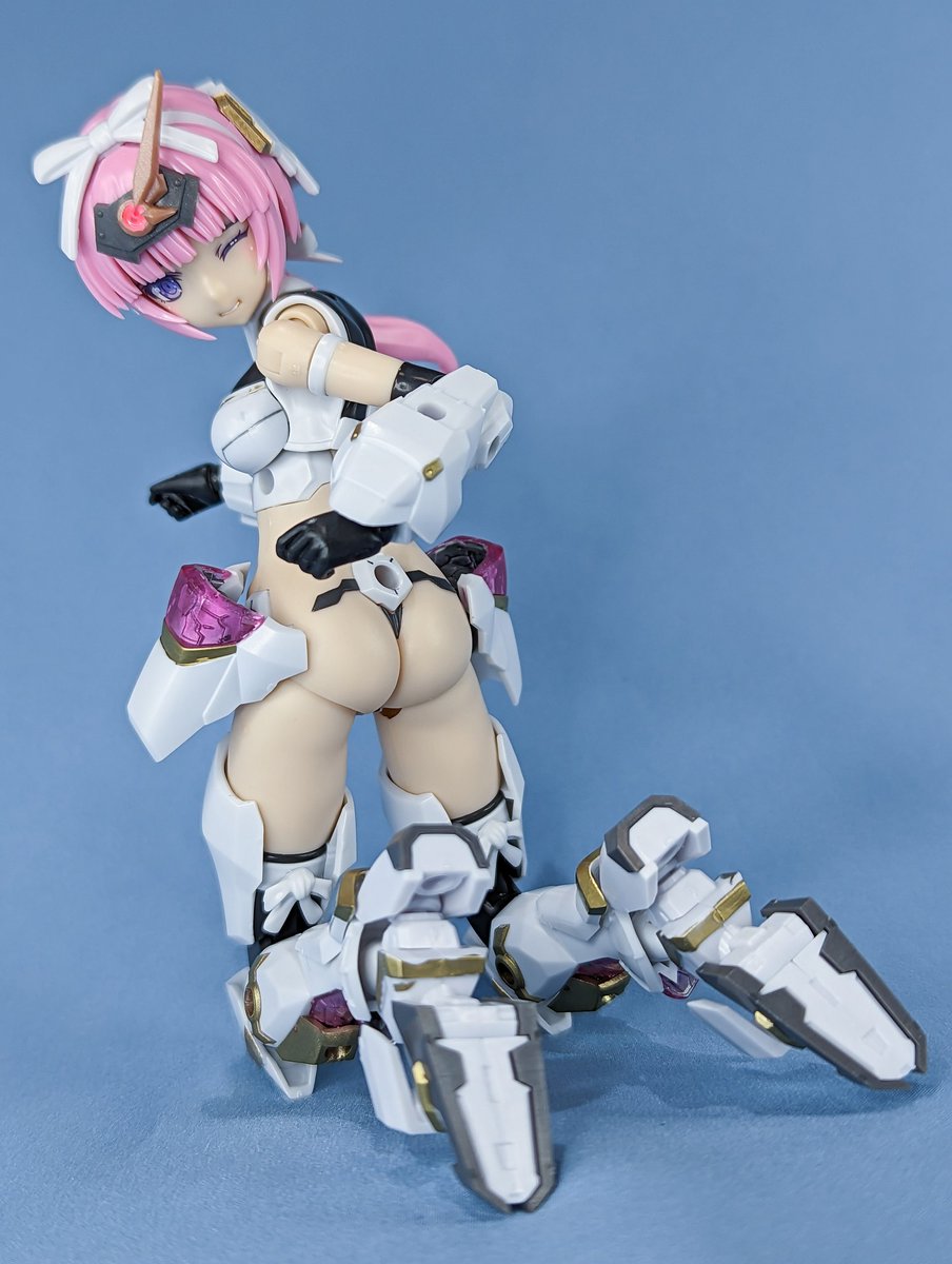 FAガール マガツキ 橘花 完成☺️ええ、ポニテですわ🥰2枚目以降の軽装甲状態で飾ろうと思ったので兜飾り(大)とか一部パーツは塗ってません😶でも後で塗ると思います(笑)
手裏剣が増えてよりニンジャっぽくなったけどまだマガツキ寄りな感じですね🙂
#FAガール