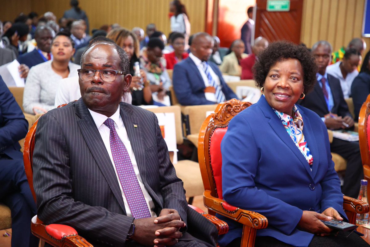 FKEKenya's tweet image. All disputes are capable of settlement by mediation.

~Dr. Habil Olaka, President of the Federation of Kenya Employers

Mediation brings parties to agree on a win-win situation.

~ Ms. Jacqueline Mugo, EBS, CEO 

#2024mediationsummit #labourrelations