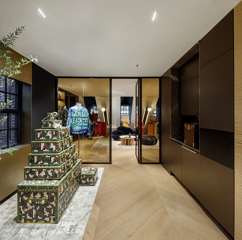 TNInteriors_'s tweet photo. @LouisVuitton takes over new york townhouse with glittering exhibition 'crafting dreams'.

Louis Vuitton takes over a Park Avenue townhouse in New York City with Crafting Dreams, an exhibition s…

Check out the full story 👉 https://t.co/ELBatpQ3i4 (@designboom)

#interiordesign https://t.co/lkRCbx5jQP