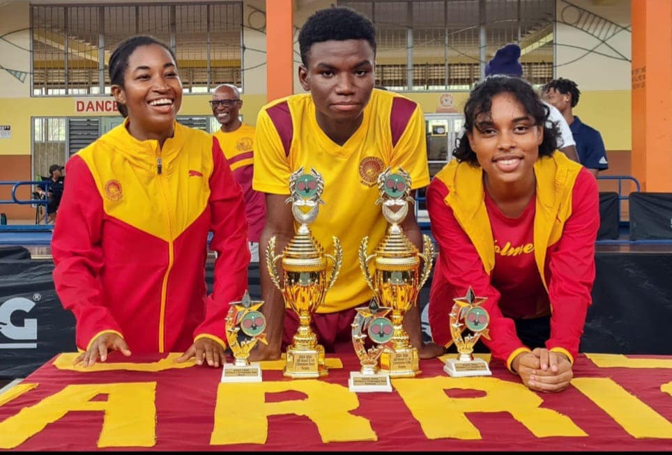 Wolmer's Boys' & Girls Table-Tennis Teams completed a rout of Urban Schools winning all the National Championship titles, defeating Titchfield (4-1) & St. Mary (3-0) respectively. Special acknowledgement to Coach CLIVE GROSSETT 👏 #AGEQUODAGIS