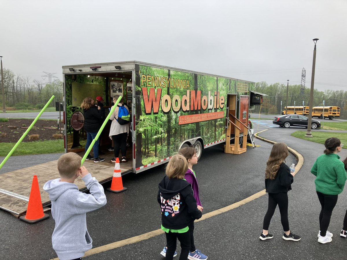 rhoste76's tweet image. A little rain can’t stop Learning in the Wild at Shiloh Hills Park! What a great opportunity for all Wilson 3rd graders to experience multiple stations about plants, animals, and the environment. #wilsonsd #TExpL @MrsPeterson231 @stoudt_stacey @ChrisTrickett24