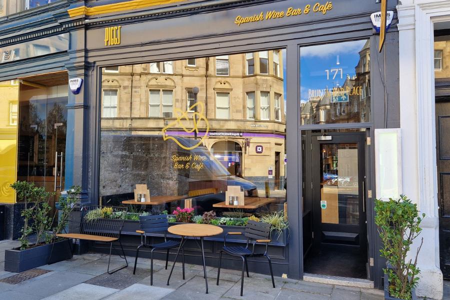 Business Briefing 📈 Two brothers from well-known Edinburgh food and drink family launch new wine bar and café ➡heraldscotland.com/news/24262099.…