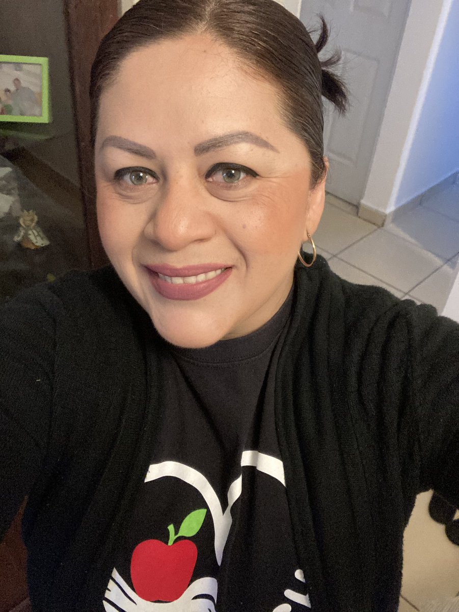 RiveGmezLu's tweet photo. Me siento muy contenta me siento muy feliz ya es casi fin de semana!!!!🙏🏻😇💖🍀 https://t.co/Qp3fX4i5K0