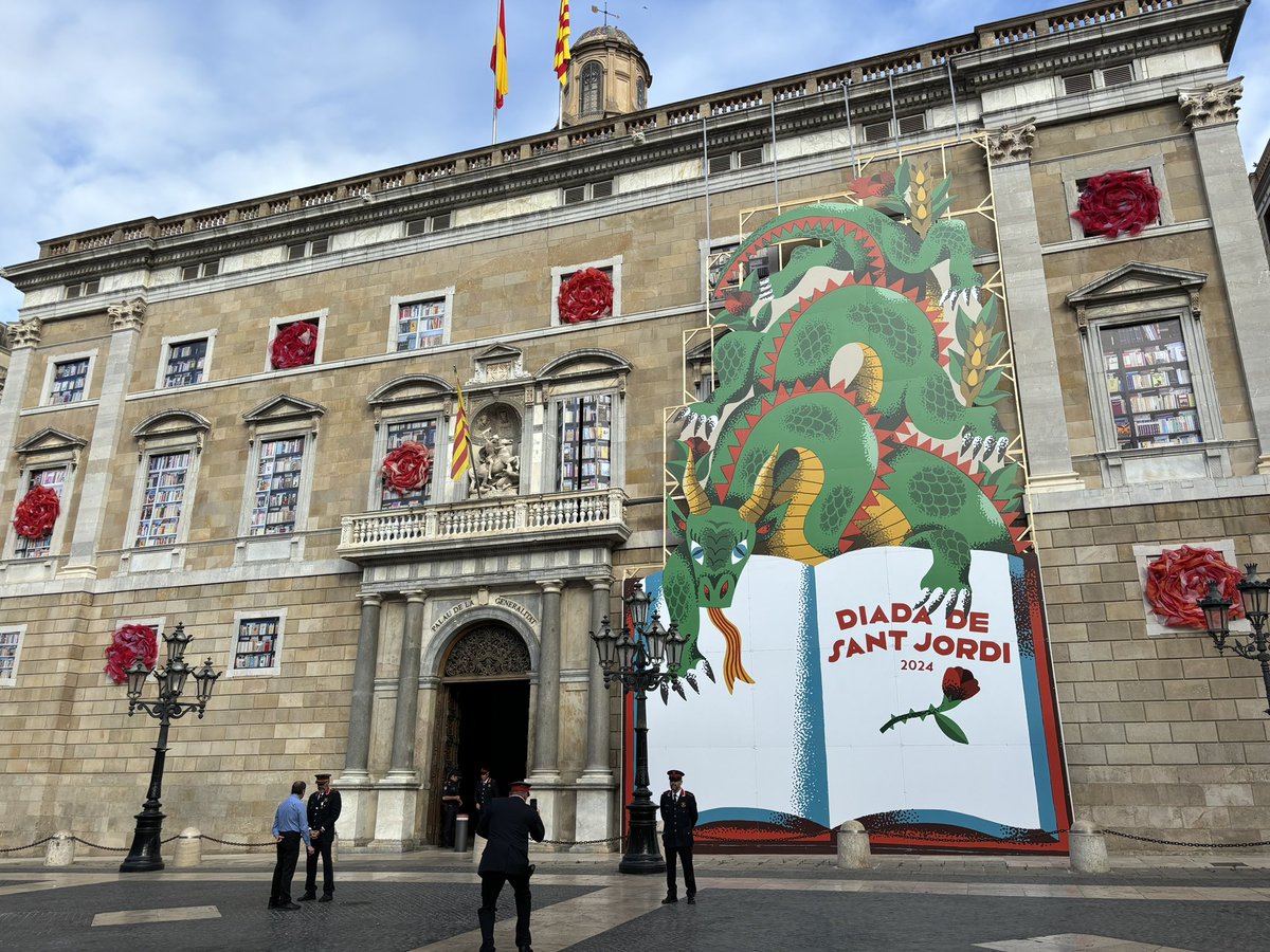 És la Generalitat de Catalunya, però podria ser la classe de P4 dels Gegants de Sant Fost de Claramunt després de fer un taller per decorar la classe per Sant Jordi