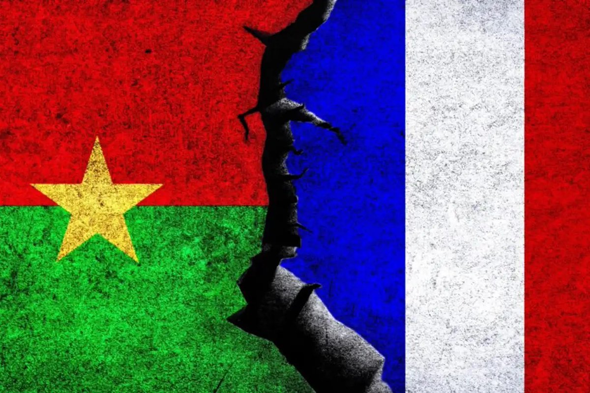Burkina Faso, ülkede görev yapan 3 Fransız diplomatı 'yıkıcı faaliyetten' istenmeyen kişi ilan etti ve 48 saat içinde ülkeyi terk etmelerini istedi.