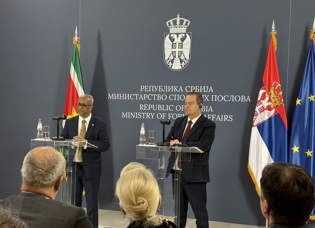 MFASerbia's tweet photo. Traditional friendship b/w #Serbia & #Surinam and its further development discussed by
DPM/FM #Dacic and 🇸🇷 FM #Ramdin today in #Belgrade. Coop at the multilateral level among main topics. #Agriculture, #tourism, #education & #IT recognized as areas for strengthening 🇷🇸🇸🇷 ties. https://t.co/qrfKfQnVeg