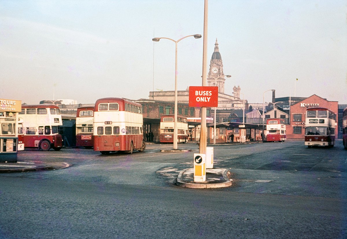 A busy, bus-y scene! 🚌 Any ideas where and when today's #ThrowbackThursday was taken? Thanks as always to @motgm for supplying the pics! 📷